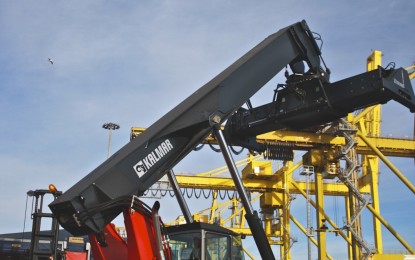 Kalmar demos diesel-LNG reachstacker with Global Service in Livorno, Italy